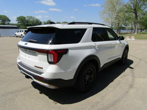 Star White Metallic Tri-Coat 2026 Ford Explorer Tremor