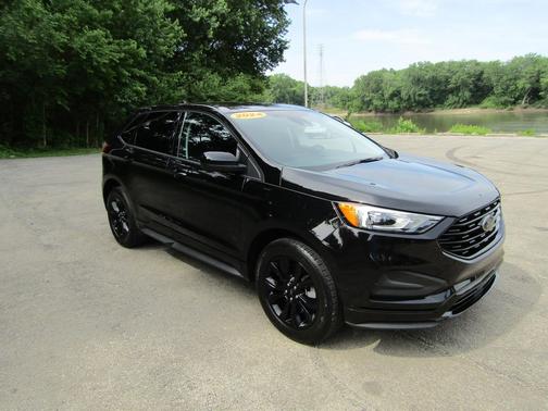 Agate Black Metallic 2024 Ford Edge SE