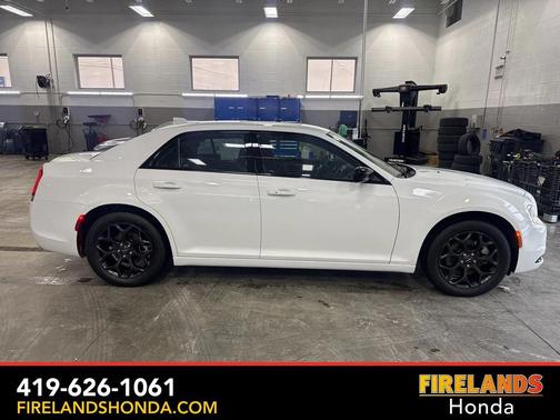 2022 Chrysler 300 Touring