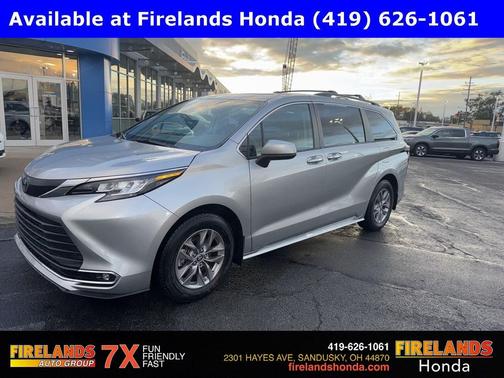 2022 Toyota Sienna XLE 8 Passenger