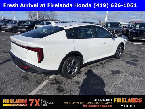 2025 Kia K4 LXS
