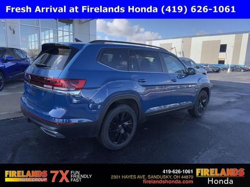 2025 Volkswagen Atlas 2.0T SE w/Technology