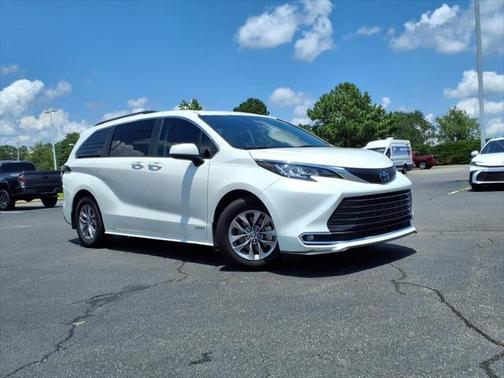 2021 Toyota Sienna XLE 7 Passenger