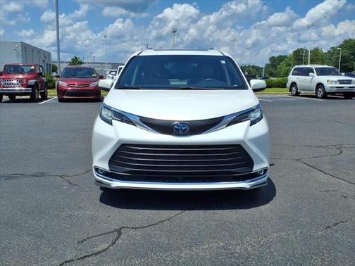 2021 Toyota Sienna XLE 7 Passenger