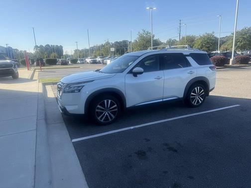 2024 Nissan Pathfinder Platinum FWD