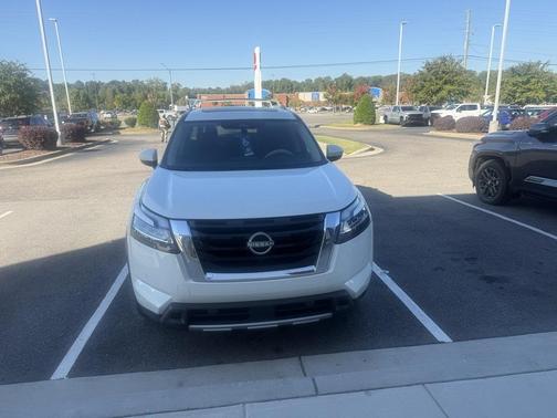2024 Nissan Pathfinder Platinum FWD