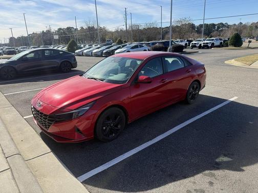 2023 Hyundai ELANTRA SEL