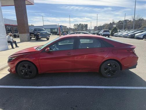 2023 Hyundai ELANTRA SEL