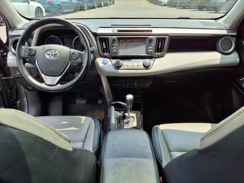 2017 Toyota RAV4 Hybrid SE