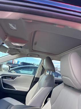 2022 Toyota RAV4 Hybrid XLE Premium