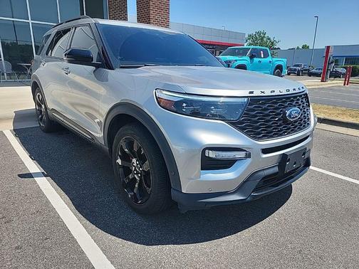 ICONIC SILVER METALLIC 2024 Ford Explorer ST