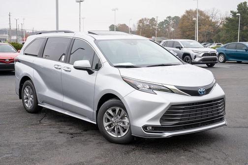 2025 Toyota Sienna XLE