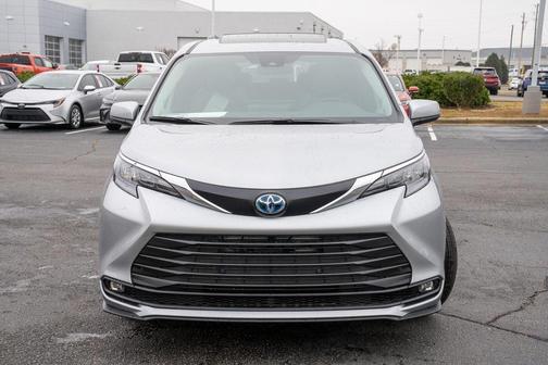 2025 Toyota Sienna XLE