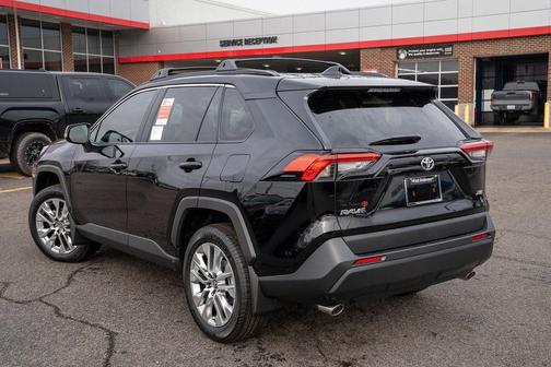 2025 Toyota RAV4 XLE Premium