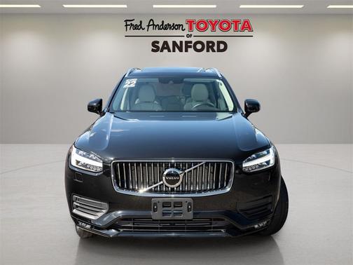 2022 Volvo XC90 T6 Momentum