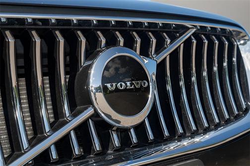 2022 Volvo XC90 T6 Momentum