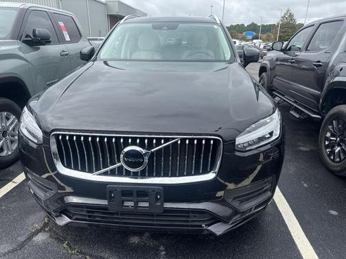2022 Volvo XC90 T6 Momentum