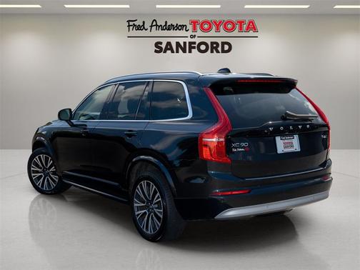 2022 Volvo XC90 T6 Momentum