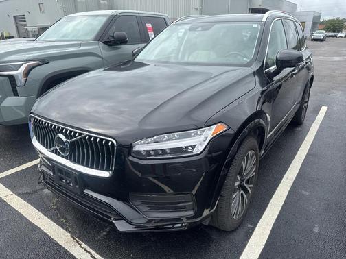 2022 Volvo XC90 T6 Momentum
