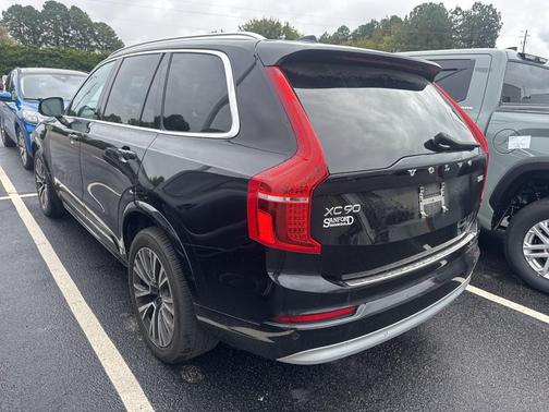 2022 Volvo XC90 T6 Momentum