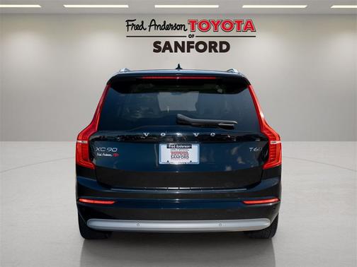 2022 Volvo XC90 T6 Momentum