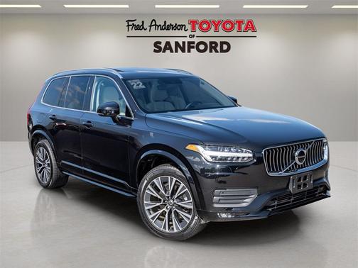 2022 Volvo XC90 T6 Momentum
