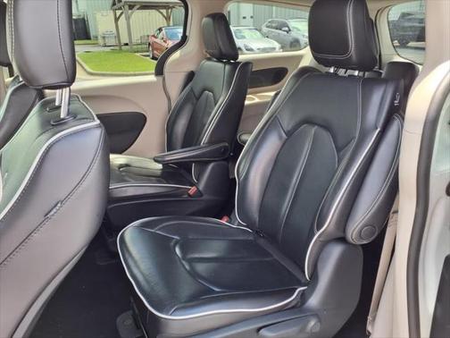 2023 Chrysler Pacifica Hybrid Limited