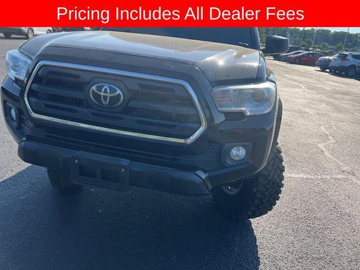 Midnight Black Metallic 2019 Toyota Tacoma SR5