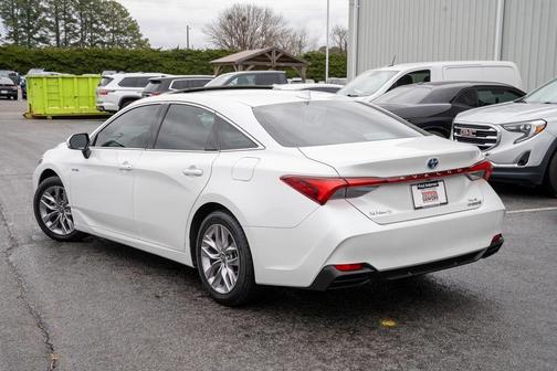 2021 Toyota Avalon Hybrid XLE Plus
