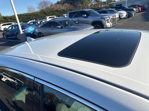 2021 Toyota Avalon Hybrid XLE Plus