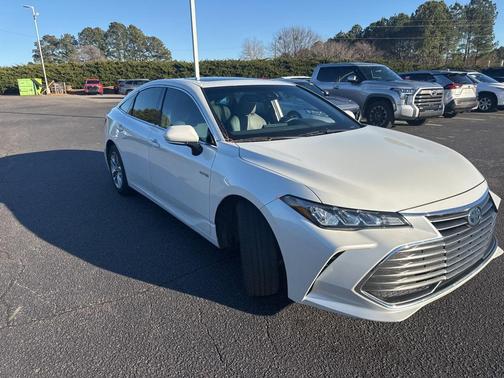 2021 Toyota Avalon Hybrid XLE Plus