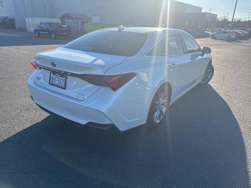 2021 Toyota Avalon Hybrid XLE Plus