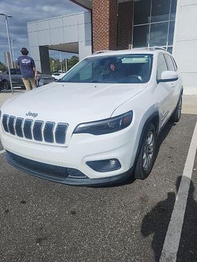 Bright White Clearcoat 2019 Jeep Cherokee Latitude