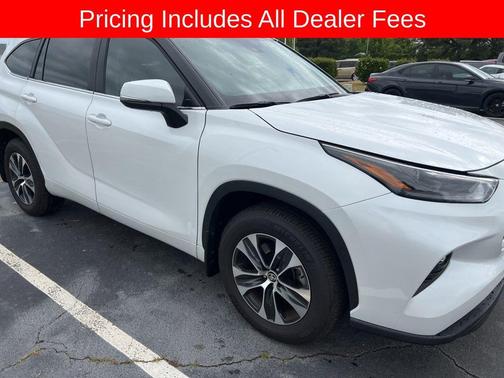 Wind Chill Pearl 2026 Toyota Highlander XLE