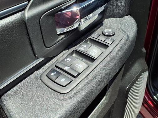 2024 RAM 1500 Classic Warlock Crew Cab 4x4 5'7' Box