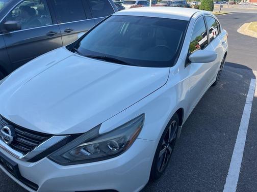 Pearl White 2018 Nissan Altima 2.5 SR