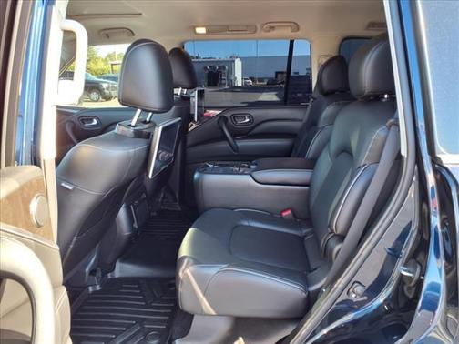 2022 INFINITI QX80 Luxe