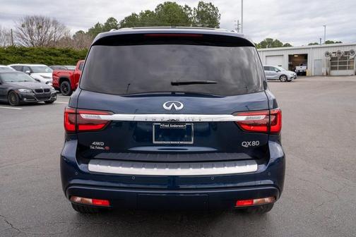 2022 INFINITI QX80 Luxe