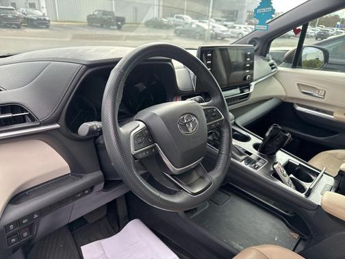 2024 Toyota Sienna Limited