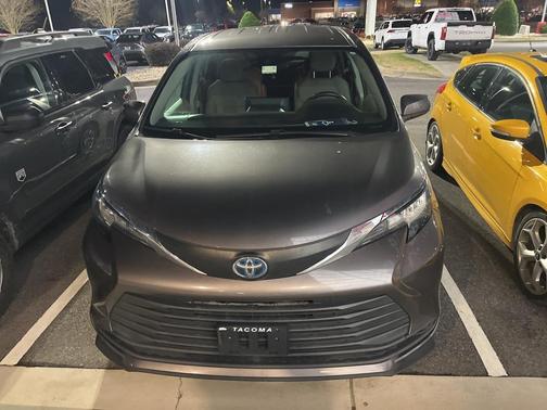 2021 Toyota Sienna LE