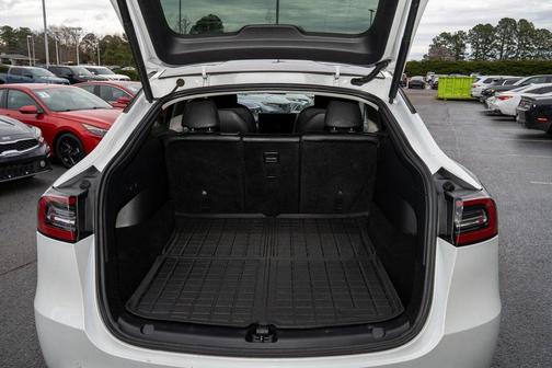 2022 Tesla Model Y Long Range Dual Motor All-Wheel Drive