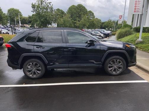 2022 Toyota RAV4 Hybrid XLE Premium