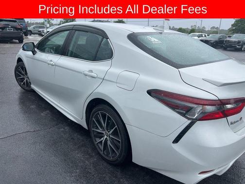 Ice Edge 2023 Toyota Camry SE