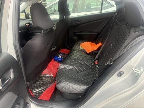 2022 Toyota Prius LE