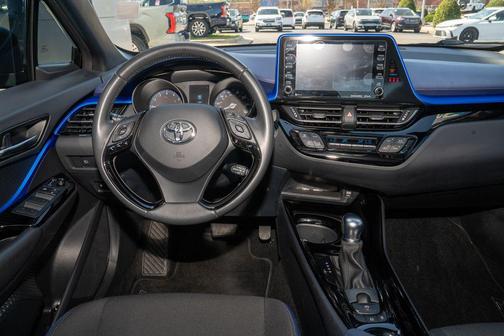 2022 Toyota C-HR XLE