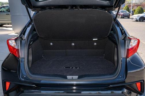 2022 Toyota C-HR XLE