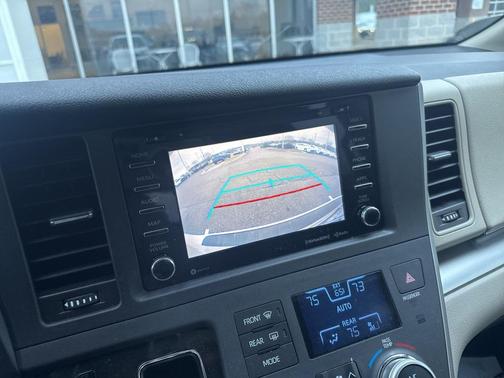 2020 Toyota Sienna LE