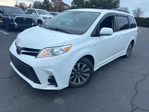 2020 Toyota Sienna LE