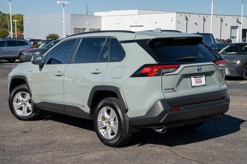2021 Toyota RAV4 Hybrid XLE