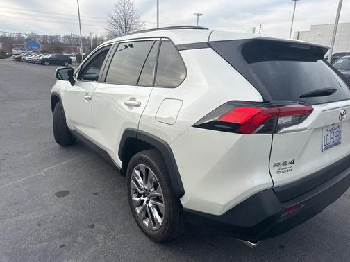 2022 Toyota RAV4 XLE Premium